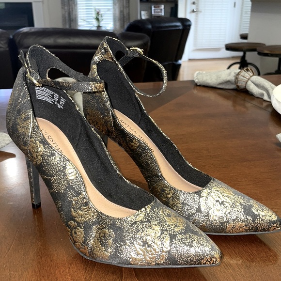 Christian Siriano Shoes - Christian Siriano black/gold heels, women’s 7.5 wide